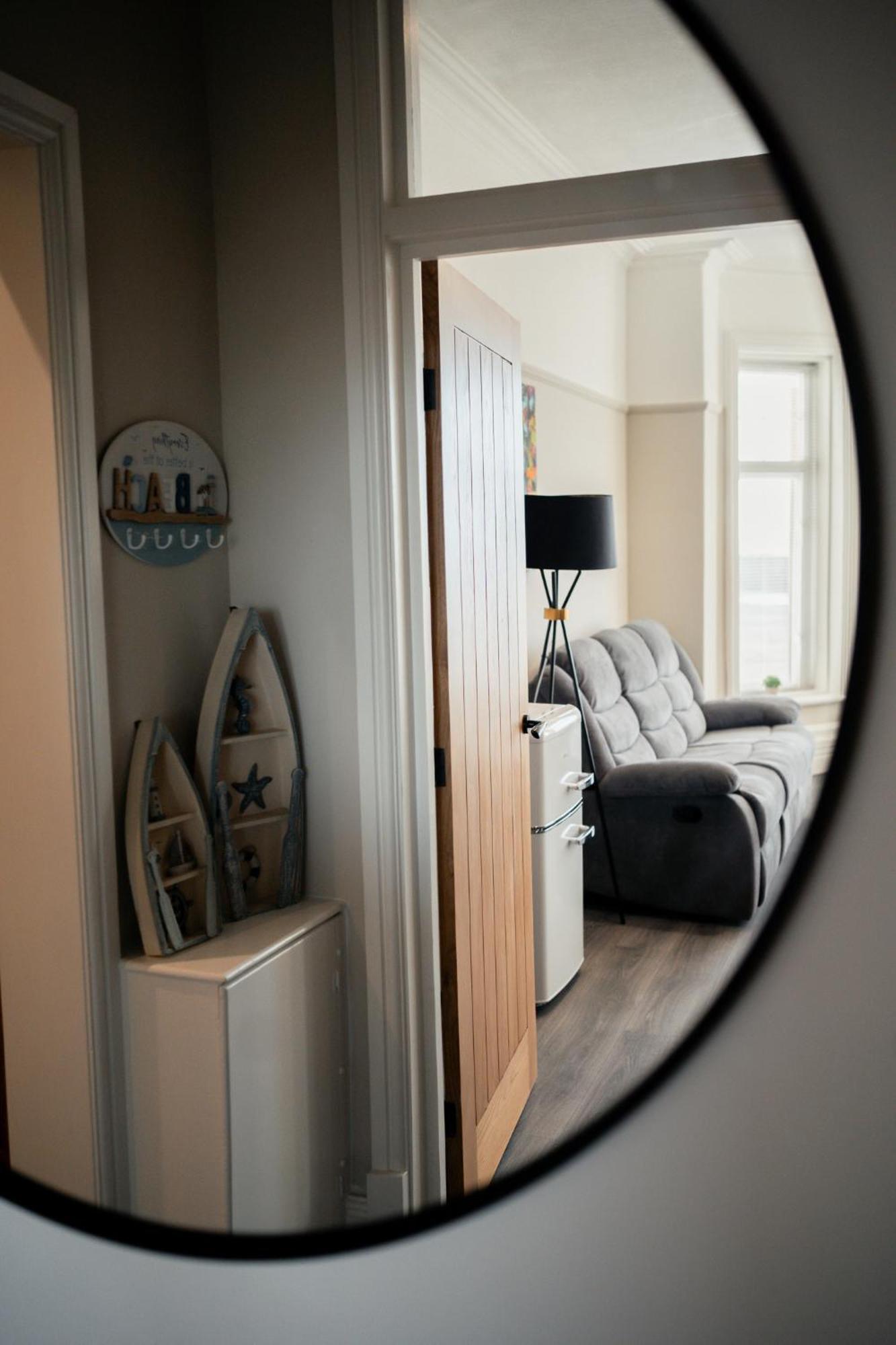 Stunning 2 Bedroom Ground Floor Sea View Apartment Rhôs-on-Sea Exterior foto