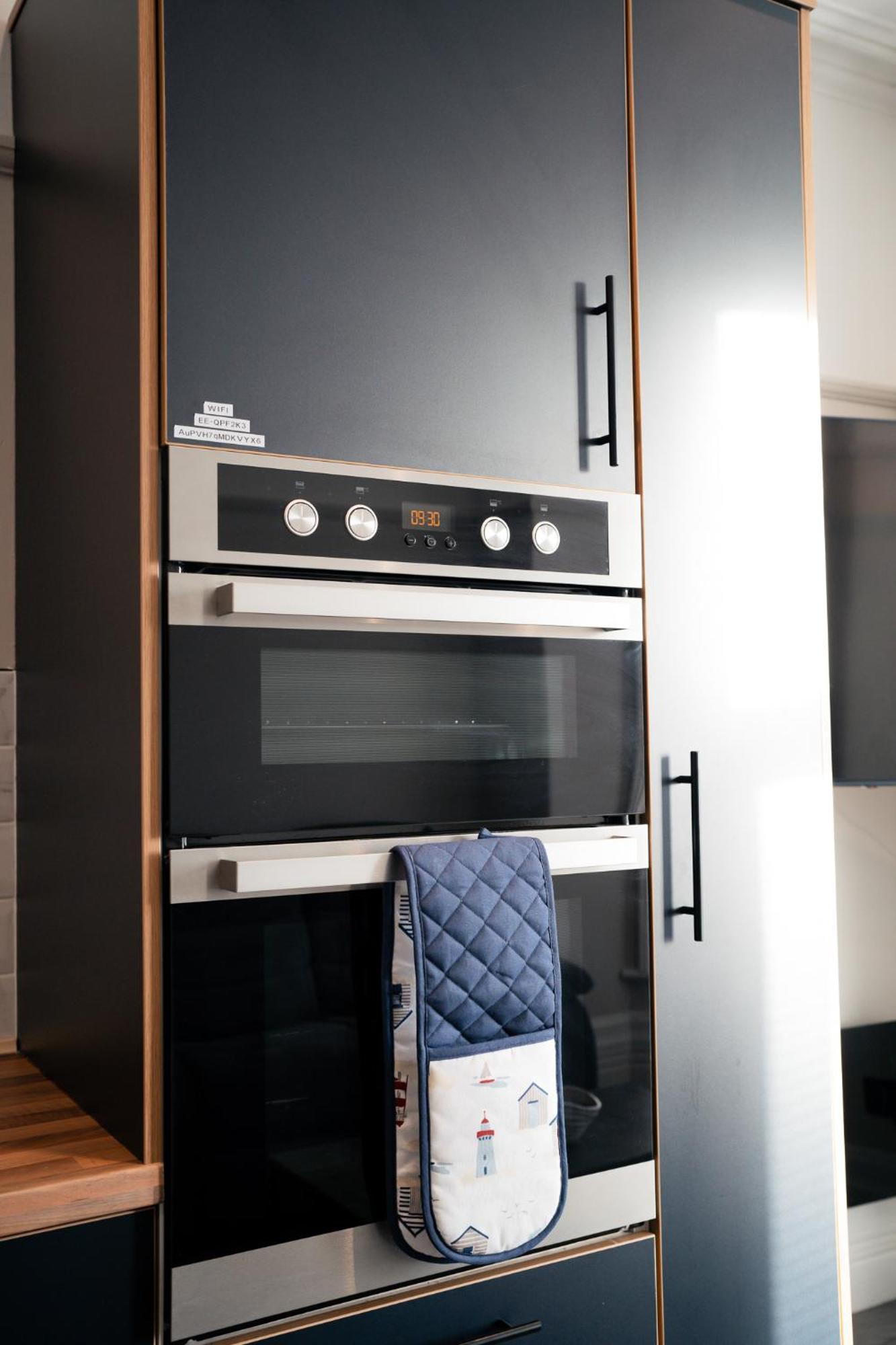 Stunning 2 Bedroom Ground Floor Sea View Apartment Rhôs-on-Sea Exterior foto